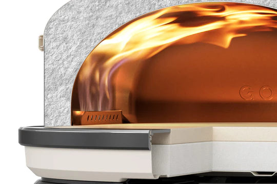 Unbeatable heat retention. Built with a removable 20mm stone floor and dense, two-layer space-age insulation, Arc achieves higher temperatures faster and sustains 950°F (500°C) for consistent, high-heat cooking — pizza after pizza.
