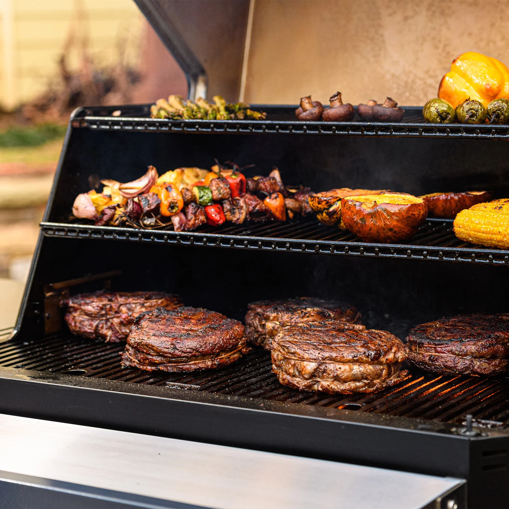 Masterbuilt Gravity Series 1050 Digital Charcoal Grill + Smoker