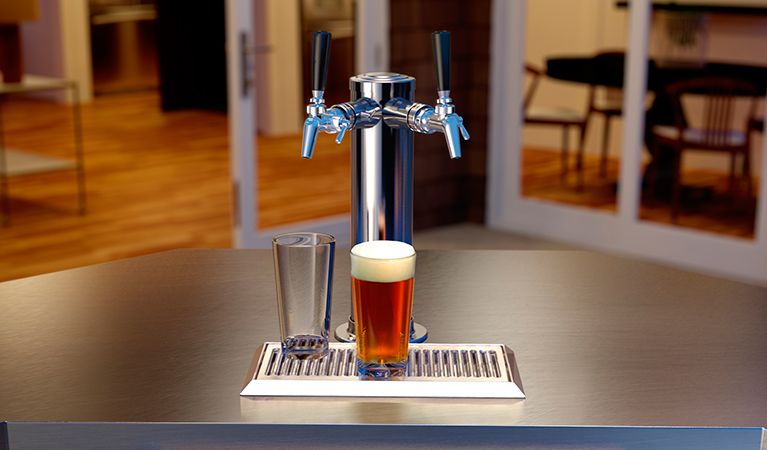 Perlick 24 Inch Outdoor Beer Dispenser with Solid Door