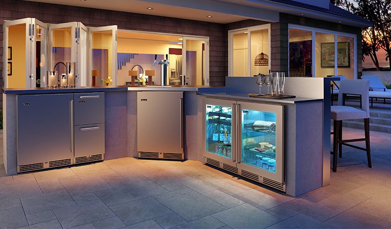Perlick 24 Inch Outdoor Beer Dispenser with Solid Door