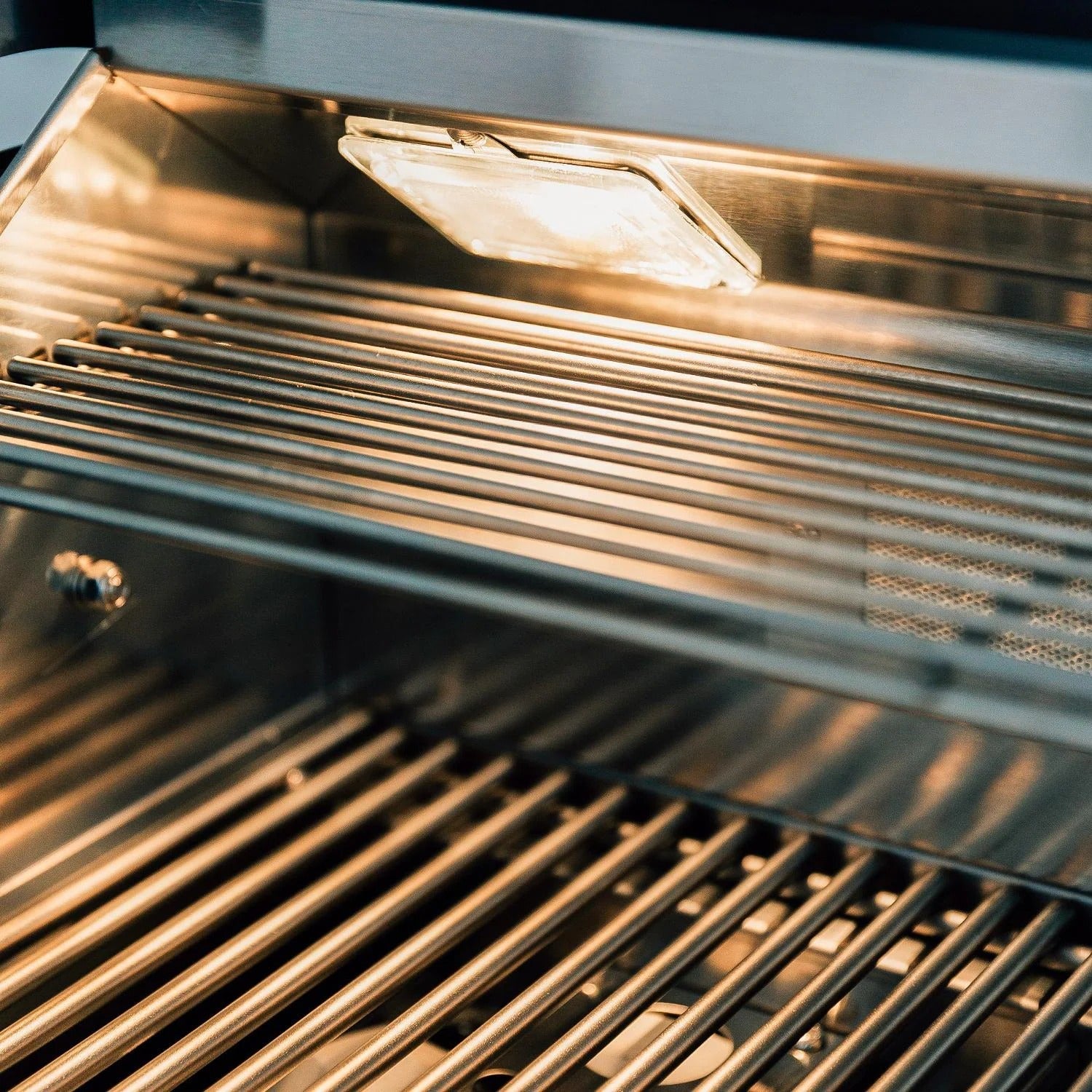 Summerset Sizzler Pro 32 inch Freestanding Grill